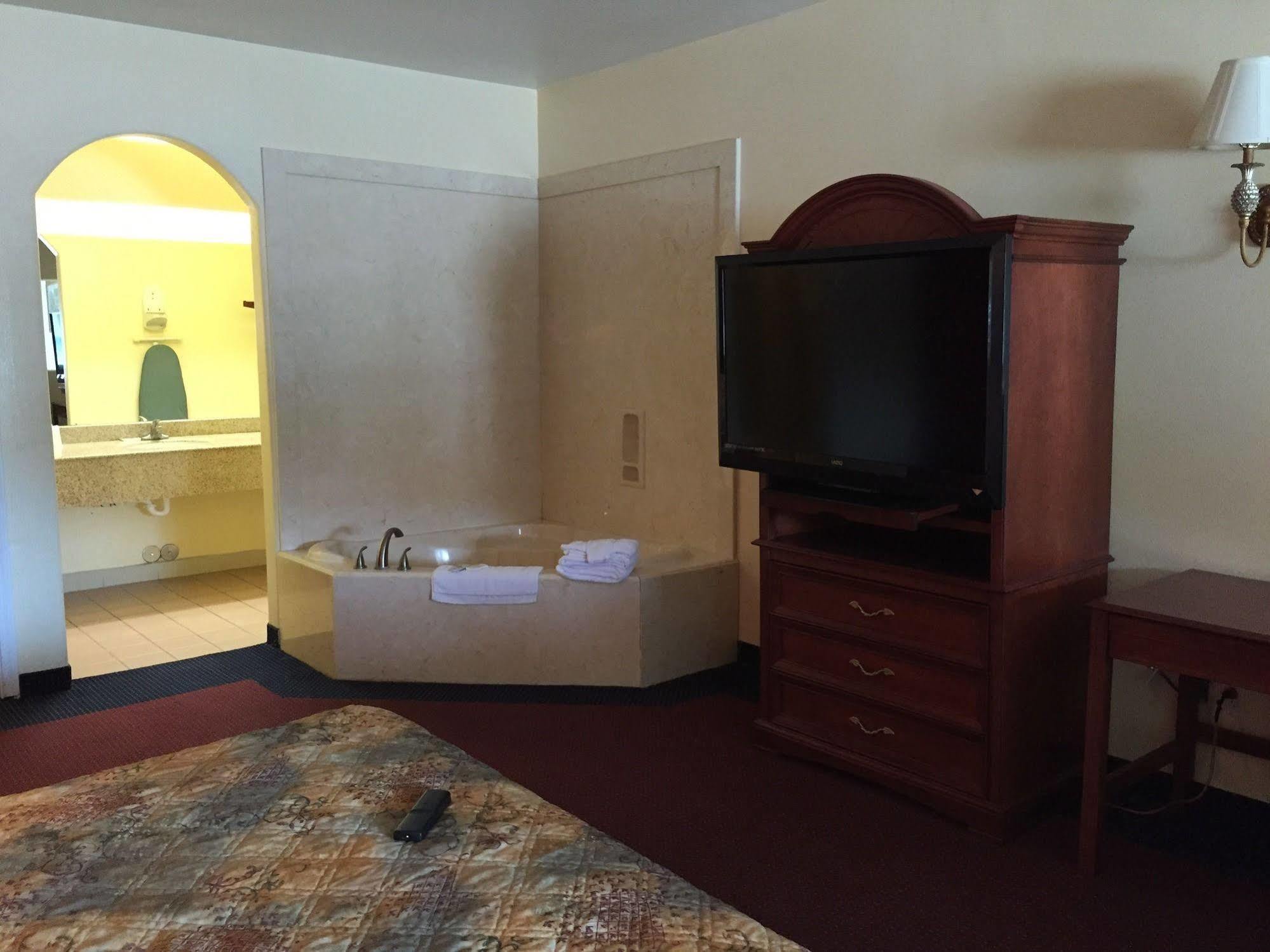 Executive Inn & Suites Shepherd Exterior foto
